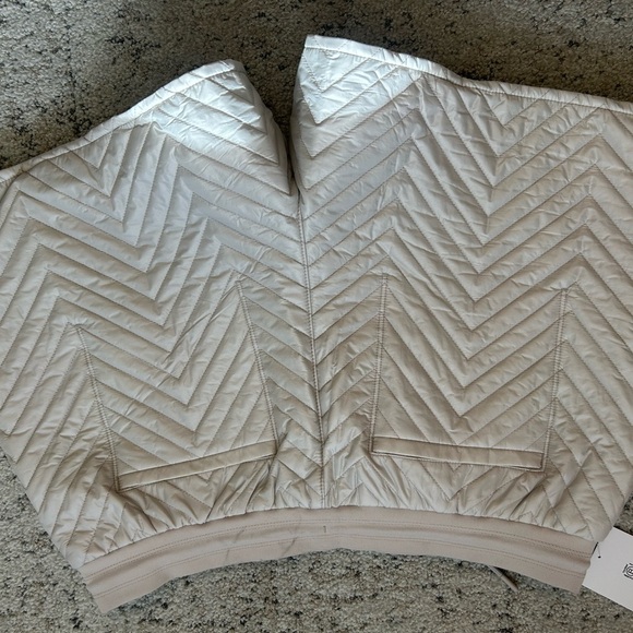 Athleta NWT padded shorts size 14 super cute good/beige - Picture 8 of 13